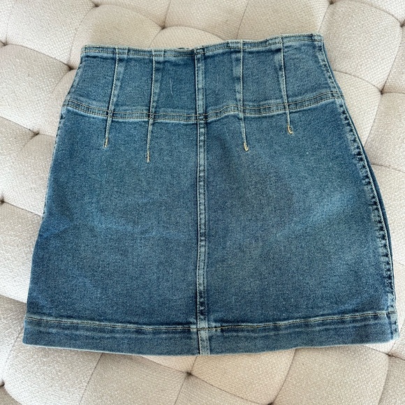 FREE PEOPLE DENIM ZIP UP SKIRT - Picture 2 of 2